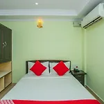 Oyo 25121 Bns Lodge