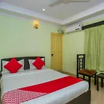 Oyo 25121 Bns Lodge