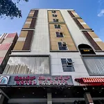 Townhouse Oak Hotel U T Elite
