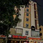 Townhouse Oak Hotel U T Elite