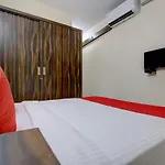 Oyo Flagship Varcity Pearl Near Nexus Mall Koramangala