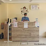 Oyo Flagship 81536 Royal Classio