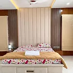 Sukis Suites