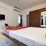 Oyo Flagship 65924 Balaji Luxury