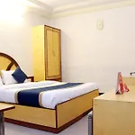 Oyo Hotel Ganga Sagar Near Sri Someshwara Swami Temple
