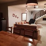 The Rusticvibe-Villa With Garden 30 Km Frm Ecity