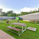 C Suites - Signature Towers