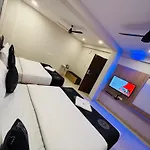 Hotel Sahara Express