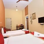Oyo 2052 Hotel Compact Green View