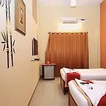 Oyo 2052 Hotel Compact Green View