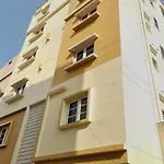 Oyo 11093 Hotel Rathod Suites