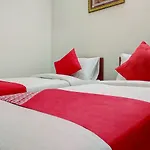Oyo 11093 Hotel Rathod Suites