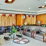 Oyo 11390 Vaibhav Residency