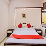 Oyo 11390 Vaibhav Residency