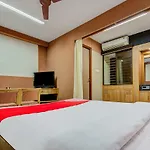 Oyo 1327 Inchara Hotel