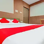 Oyo 1327 Inchara Hotel