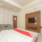 Oyo 490 Hotel Compact Maple Leaf