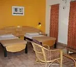 Toms Hotel