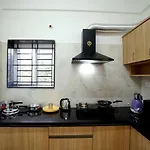Castle Jp Service Apartments