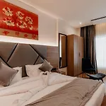 Velvette Hotel
