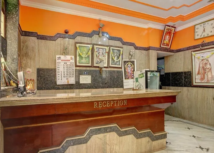 Spot On Radha Krishna Deluxe Lodge Near Cubbon Park