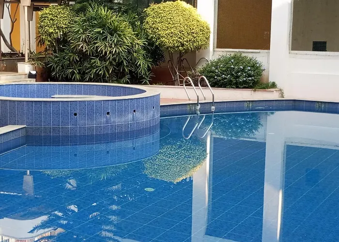 Amazistay Offers Luxury Room With Private Bathroom, Balcony & 55 Inch Tv & Shared Jacuzzi Paid Access, Book Lover, Near Ramaiah College Hospital
