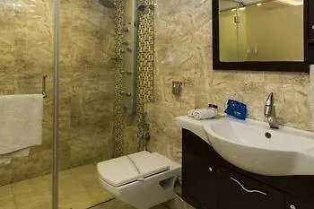 Oyo Premium Indiranagar Cambridge Layout