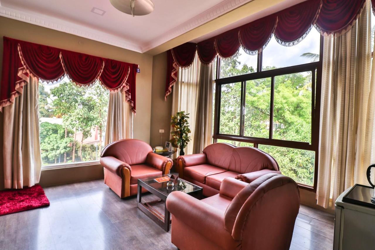 Hotel Palette - Holiday Palms Bangalore
