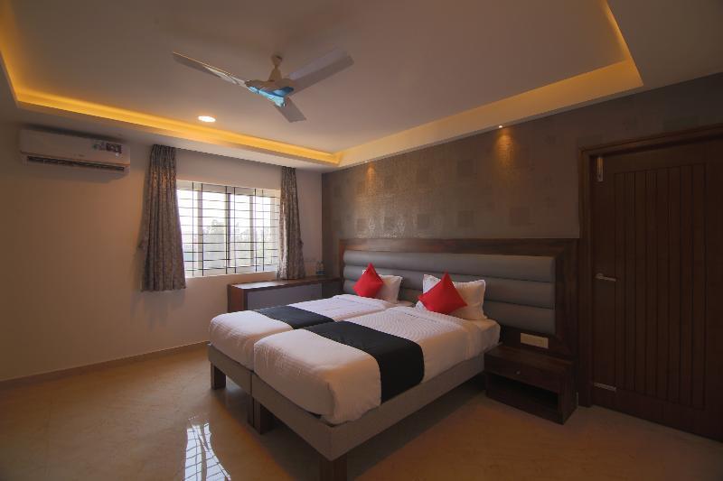Capital O 36063 Ample Trees Hotel 3*