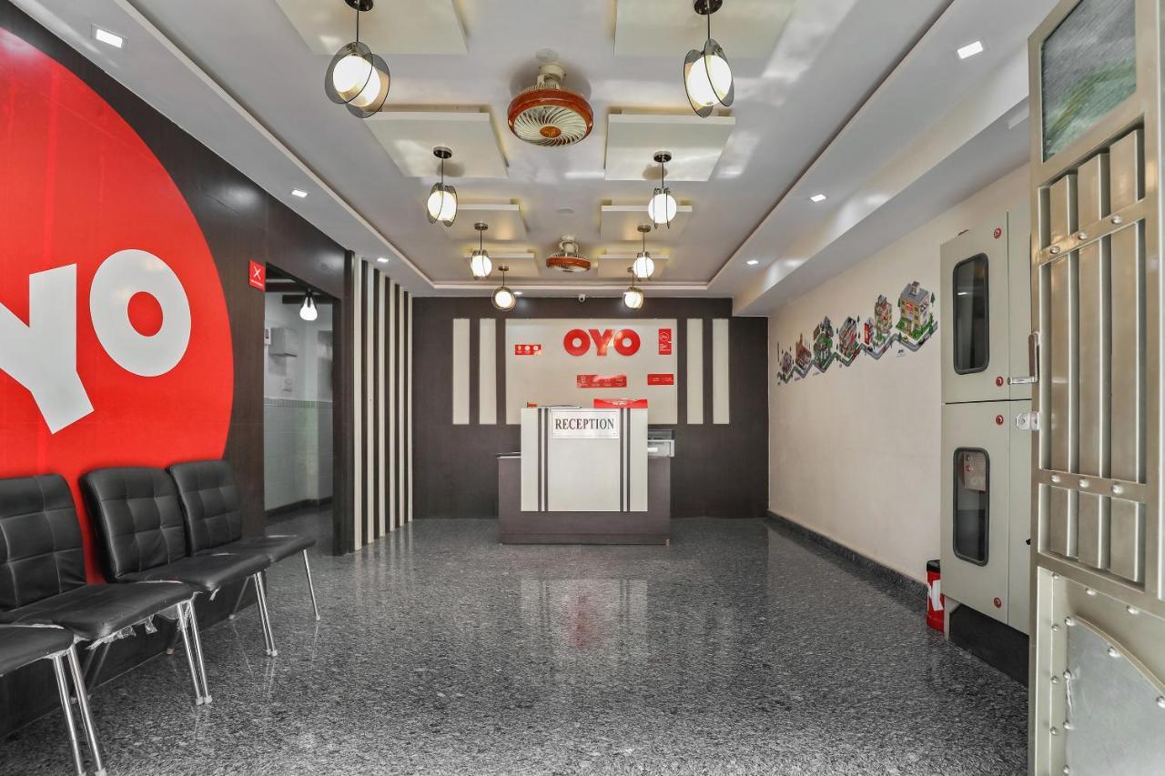 Oyo 10525 Varcity Abra Madiwala Bangalore