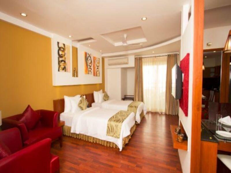 Bloomsuites I Electronics Hotel
