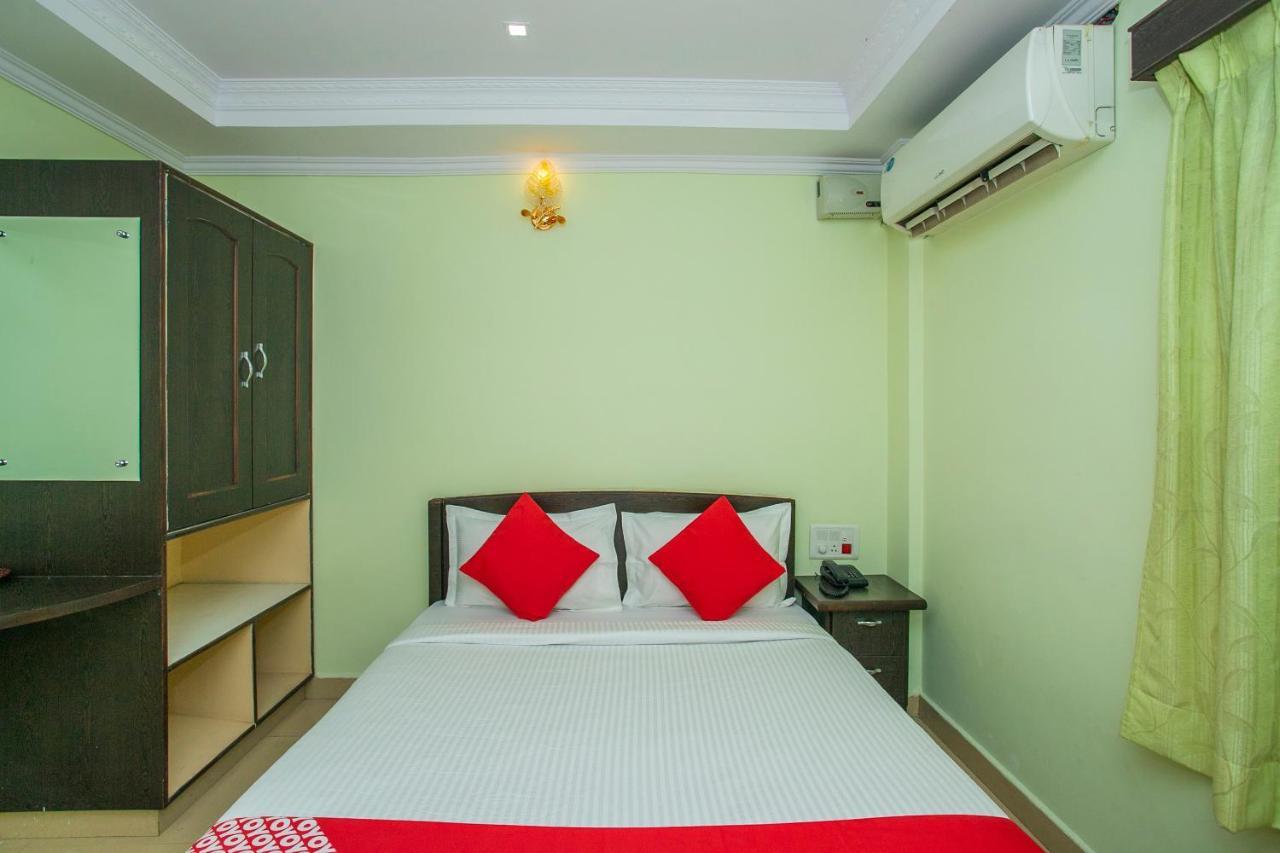 Oyo 25121 Bns Hotel
