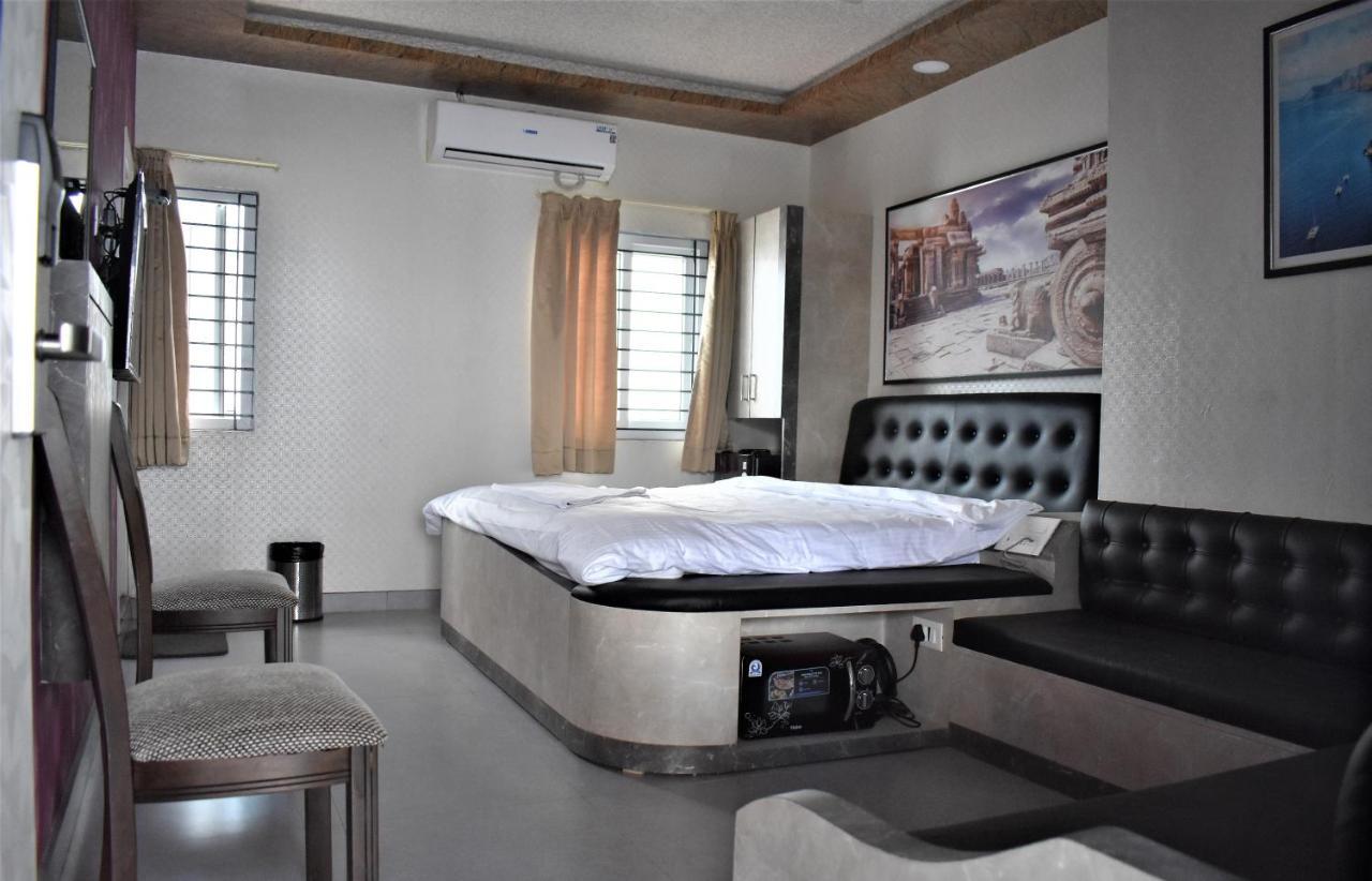 4 Seasons Suites J.P. Nagar Apartment *