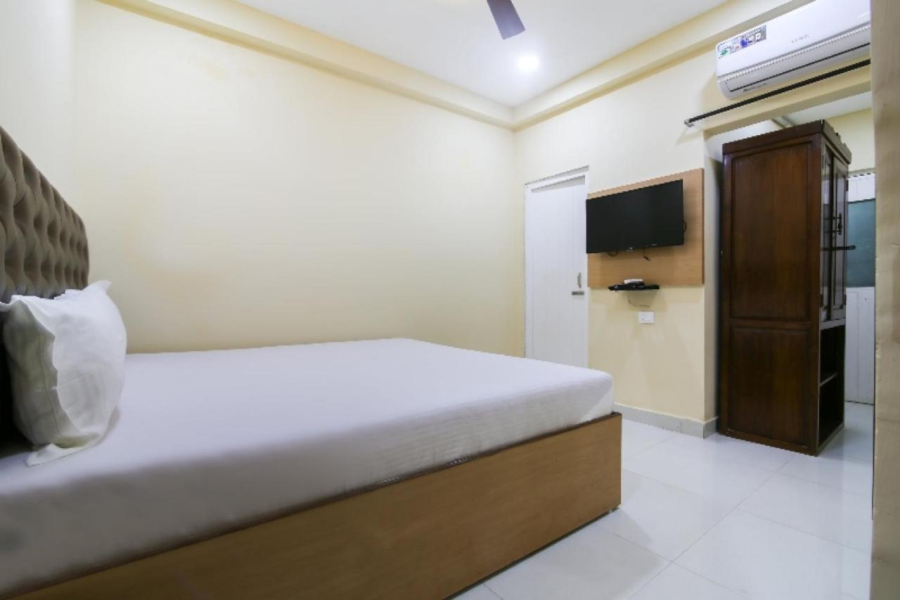 Prakrathi Residency 2*