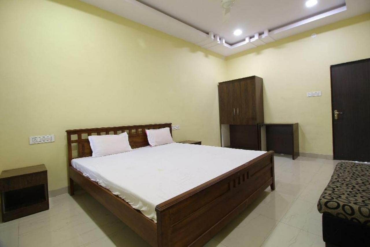 Prakrathi Residency Hotel 2*