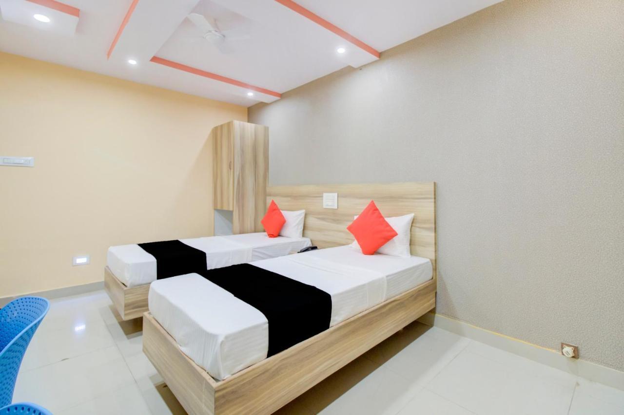 Collection O Rk Grand Hotel