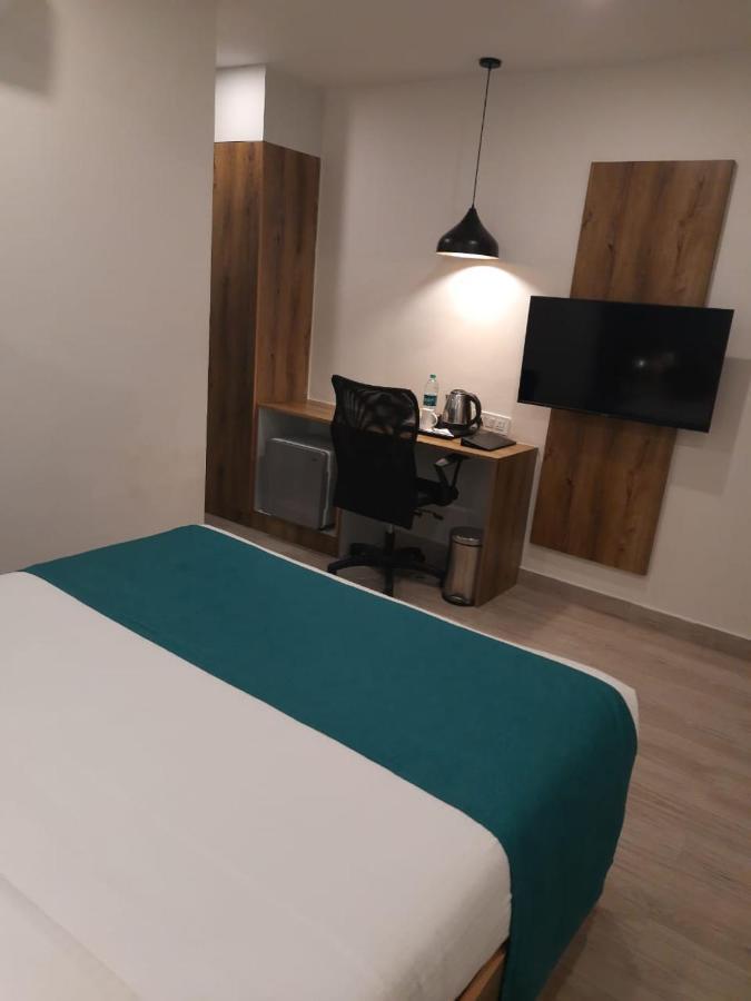 Hotel Regenta Grand Koramangala By Royal Orchid 3*
