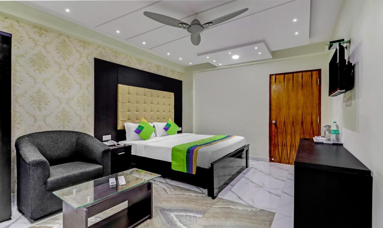 Hotel Treebo Trend Emora And Suites Domlur 3*