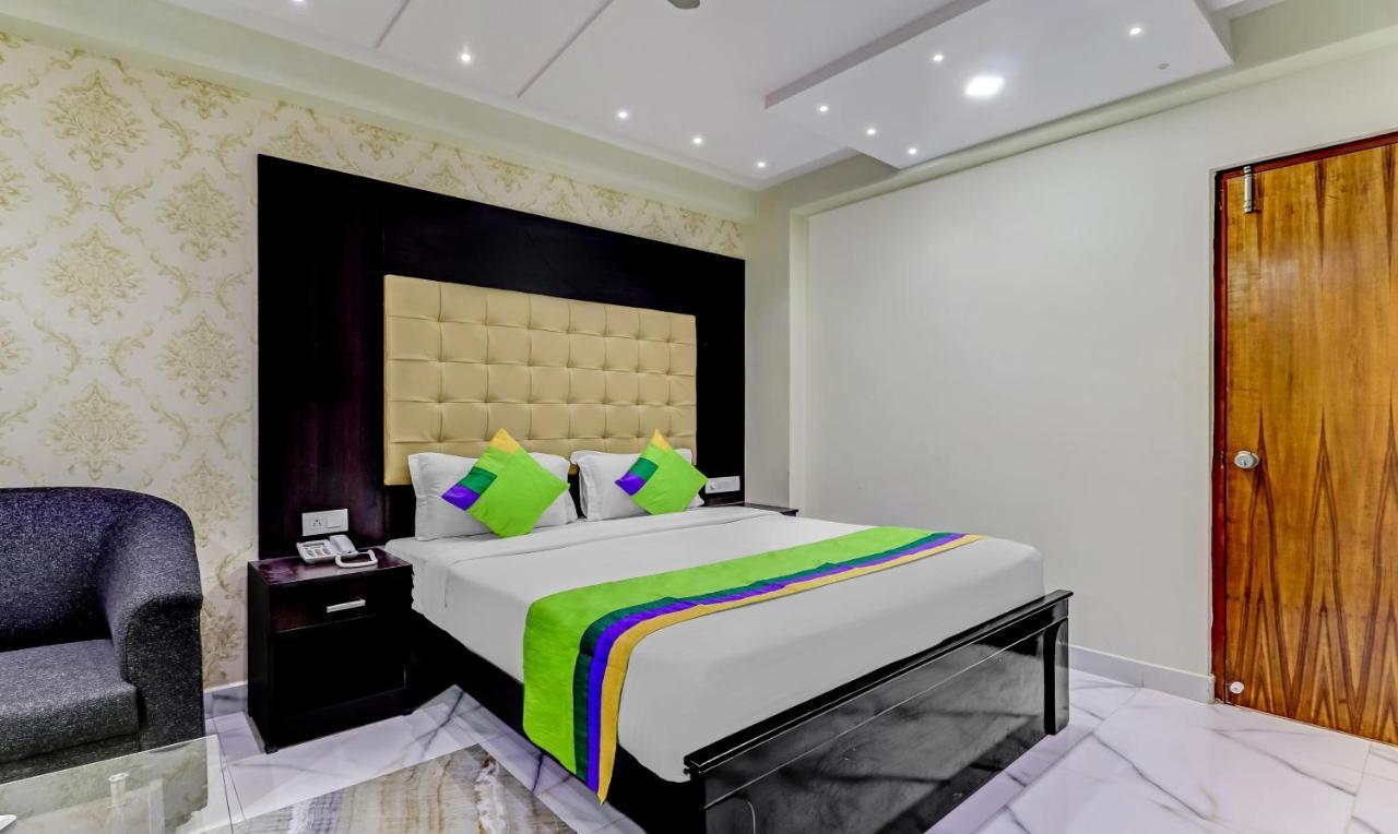 Hotel Treebo Trend Emora And Suites Domlur 3*