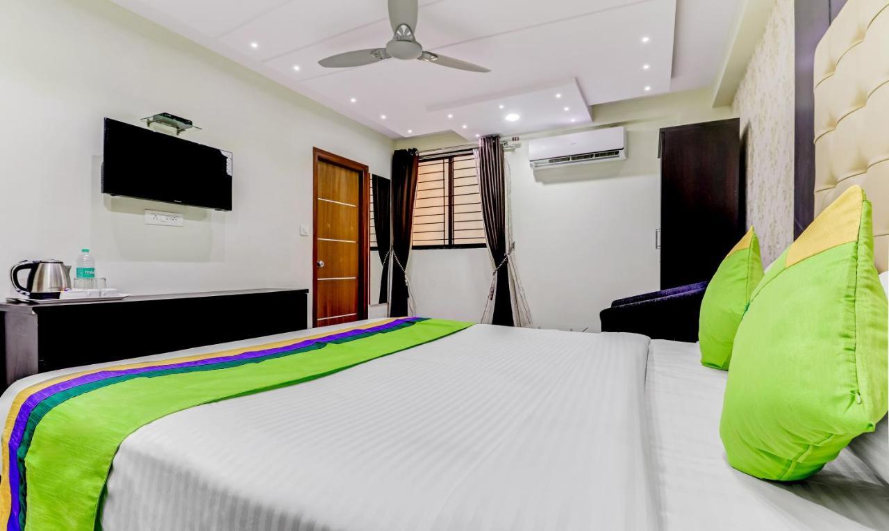 Hotel Treebo Trend Emora And Suites Domlur 3*