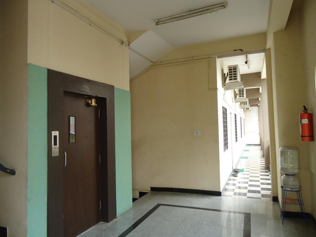 Sri Sai Comforts Hotel *