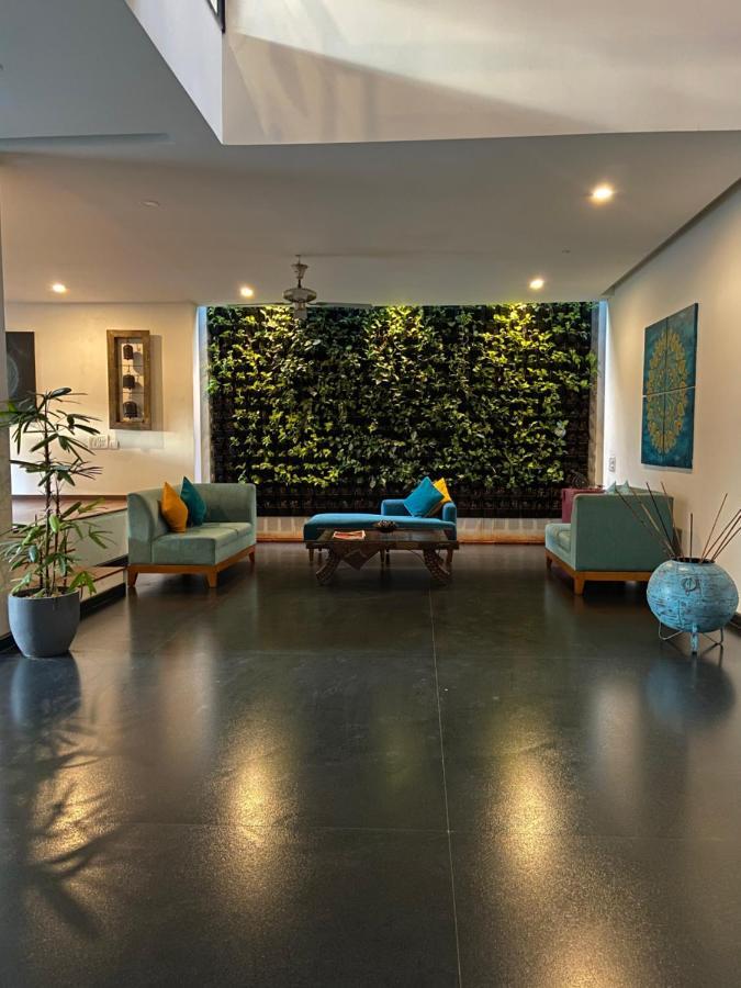 Aura Corporate