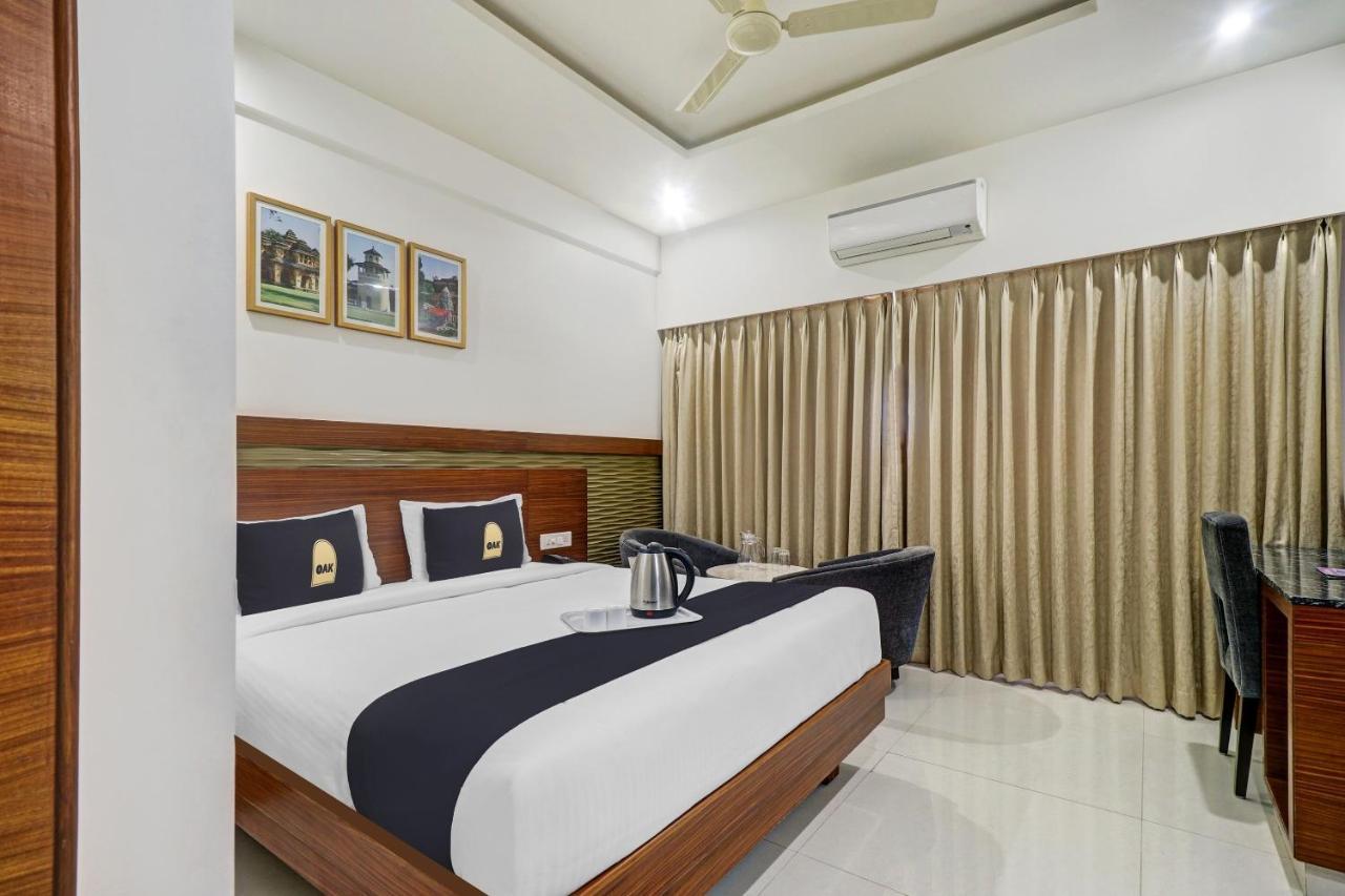 Townhouse Oak U T Elite Hotel