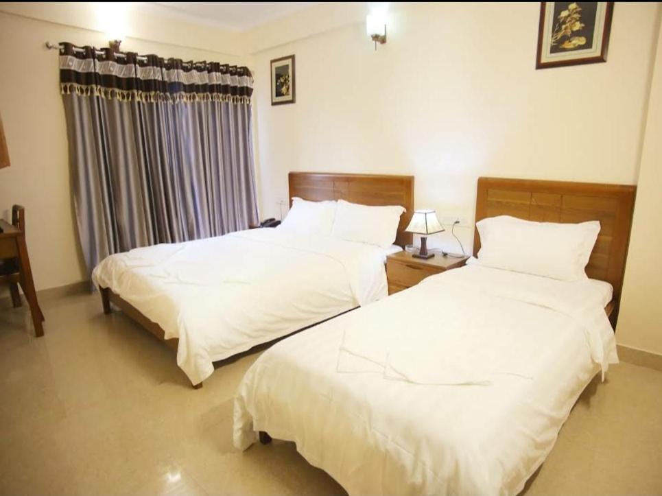 Hotel The Lounge Business Bangalore