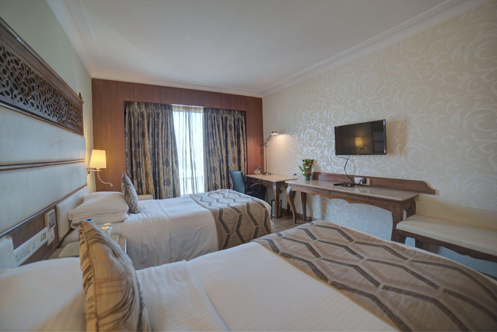 Goldfinch 4*