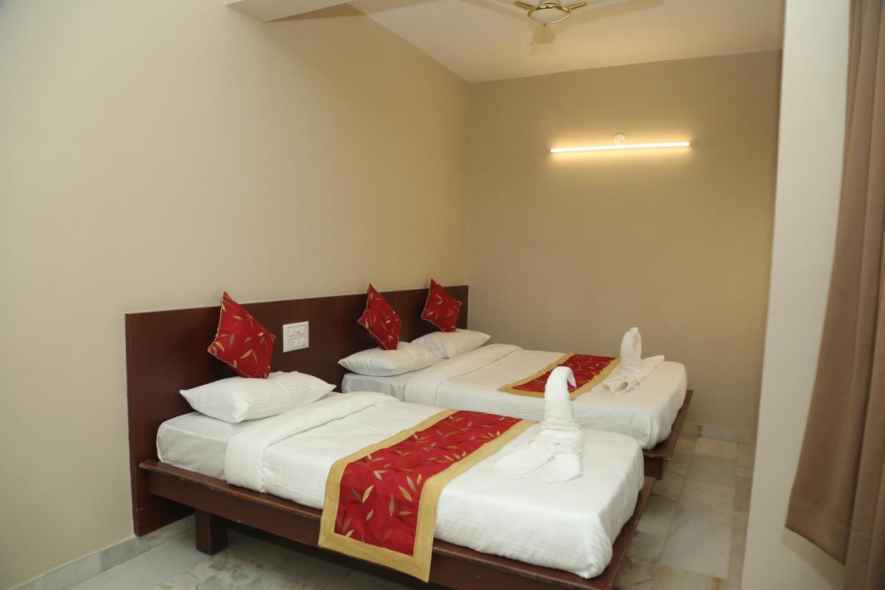 Soundarya Hotel 2*