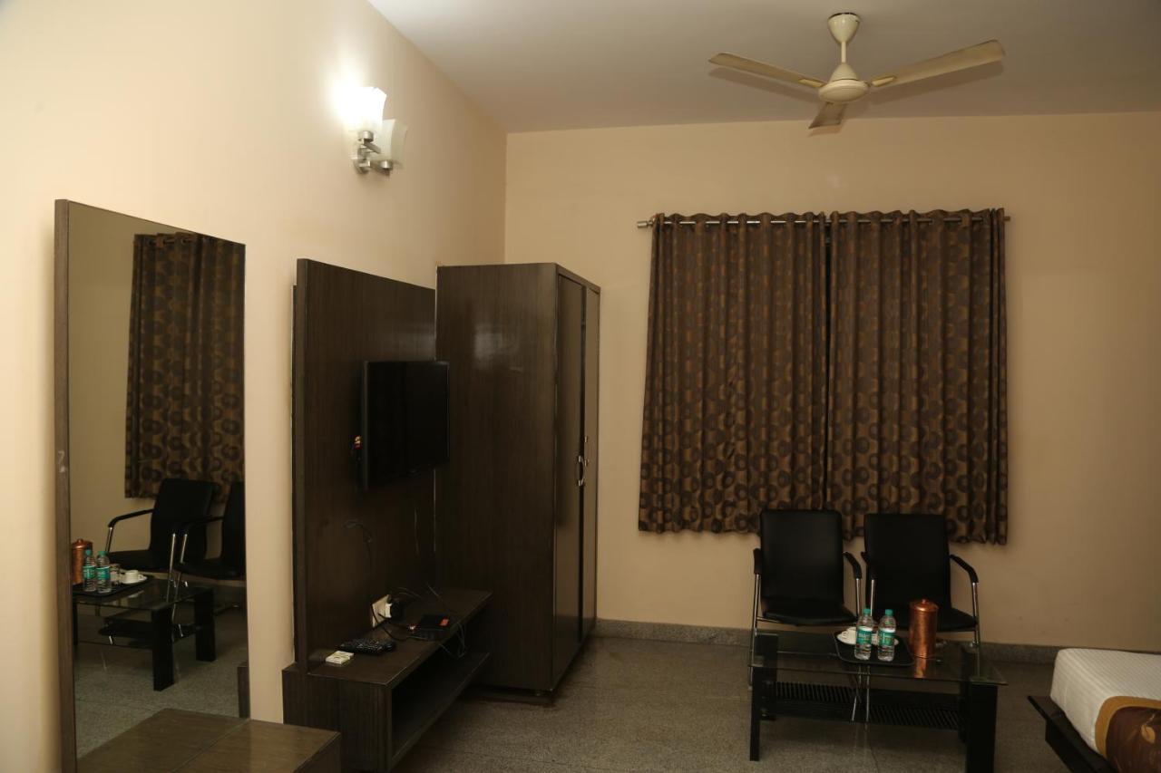 Soundarya 2*