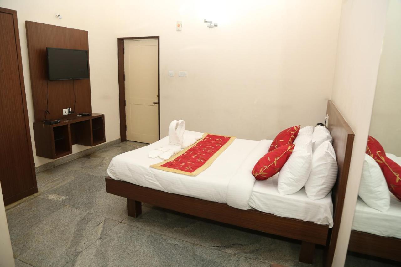Soundarya Hotel 2*