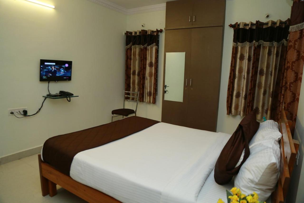Hotel Living Tree 2*