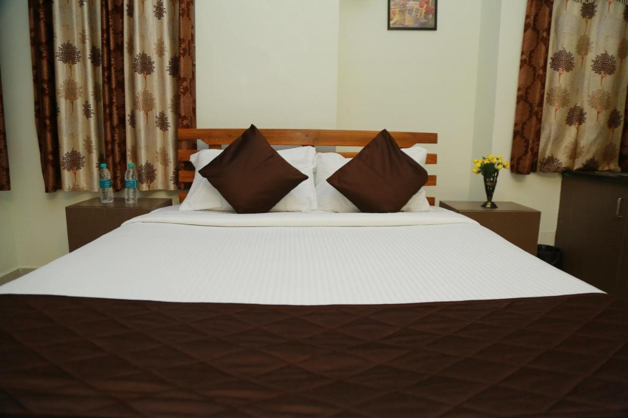 Living Tree Hotel 2*